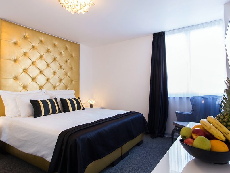 B Gold Luxury Rooms 12