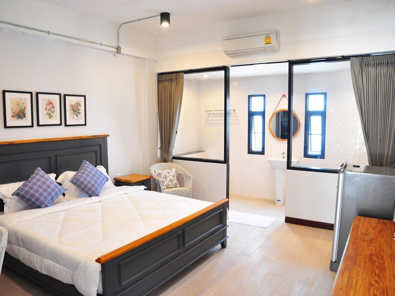 C Room Budget Hotel 9