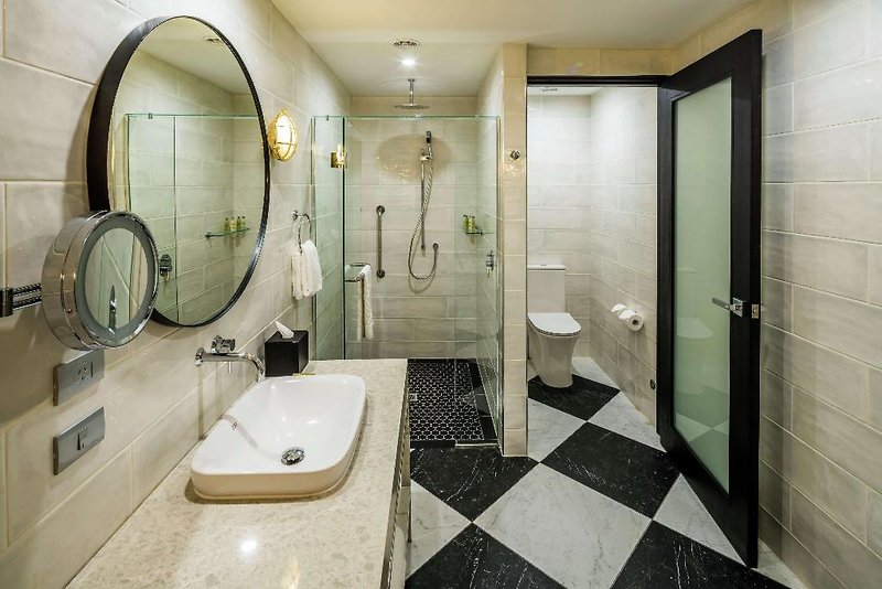 DoubleTree by Hilton Wellington 5