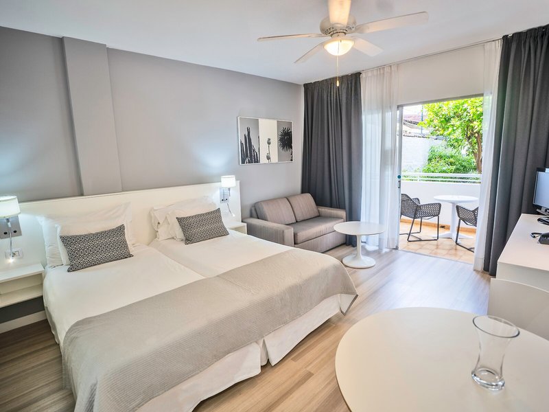 Coral California 44 - Room Example