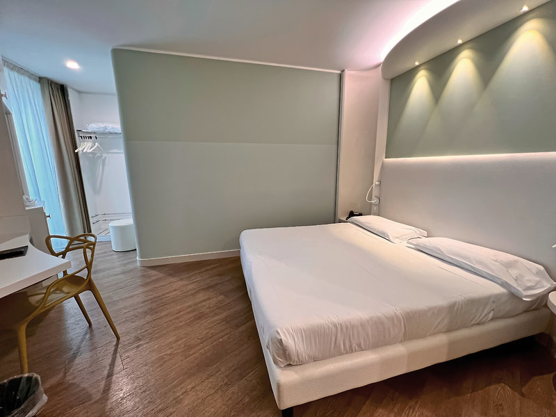 ARK 2 - Room Example