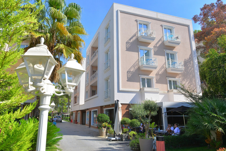 Sandy Beach Resort 14