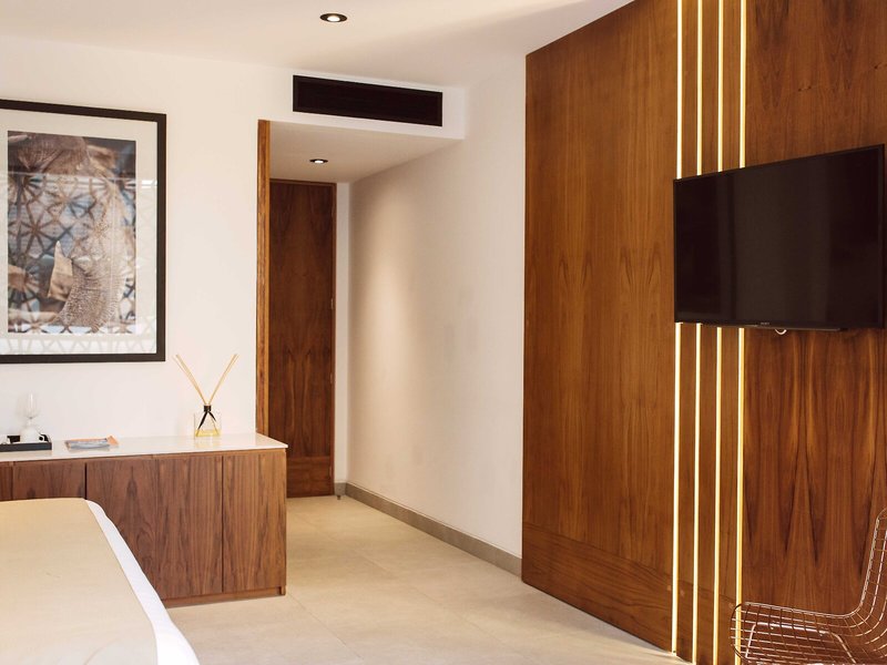 IT Hotel & Residences 33