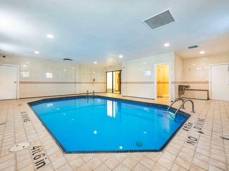 Quality Inn Downtown Inner Harbour 3