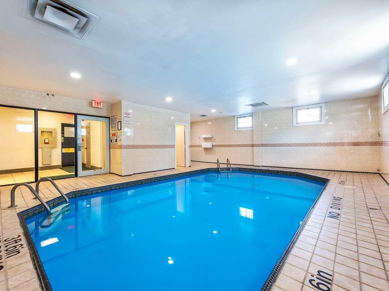 Quality Inn Downtown Inner Harbour 4