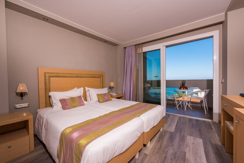 Alexandra Beach Resort & Spa 3