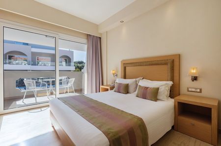 Alexandra Beach Resort & Spa 5