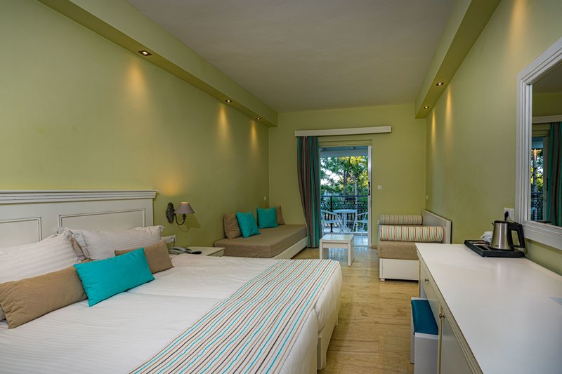 Alexandra Beach Resort & Spa 3