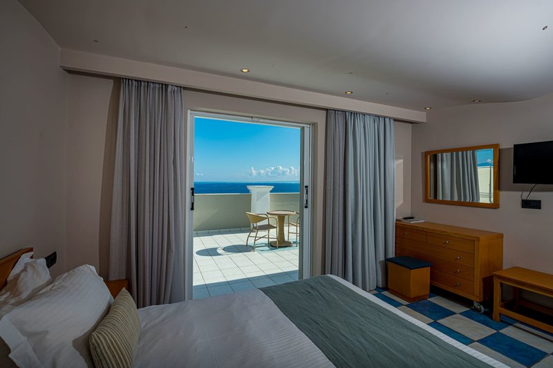 Alexandra Beach Resort & Spa 6
