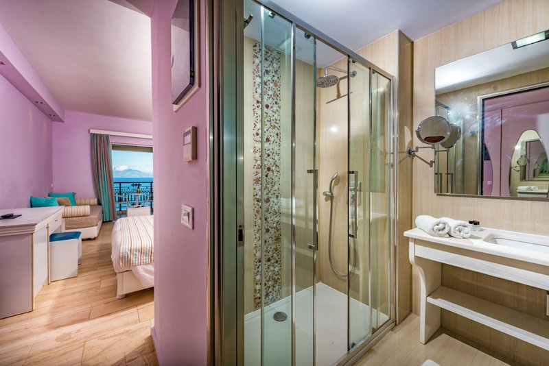 Alexandra Beach Resort & Spa 7