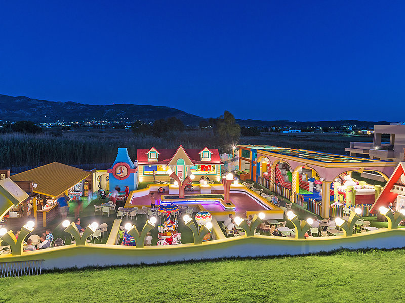 Sandy Beach Hotel & Family Suites 14