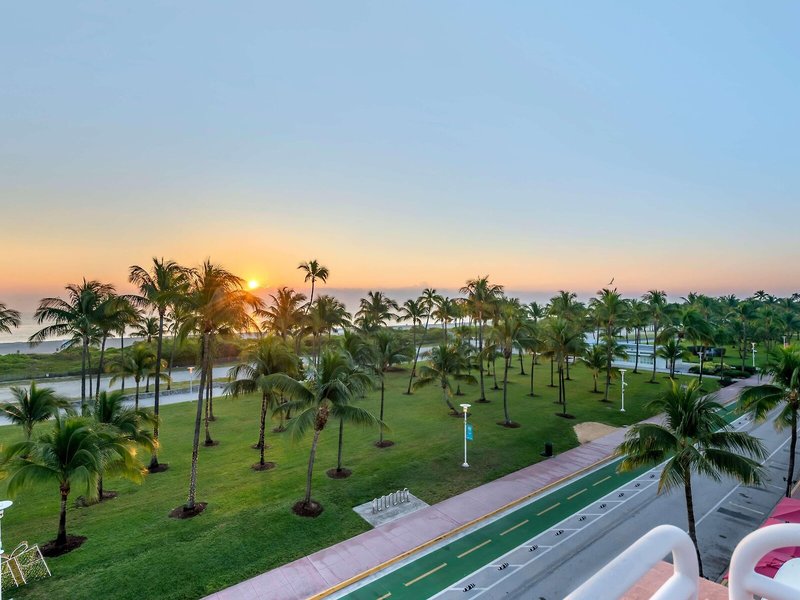 Hilton Vacation Club Crescent on South Beach Miami 7