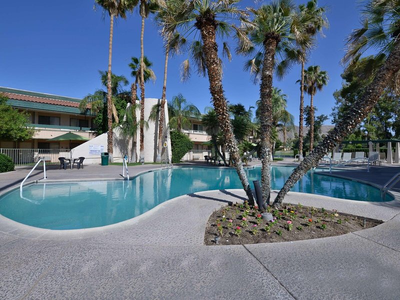 Travelodge by Wyndham Palm Springs 1