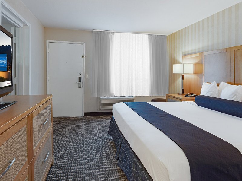 Travelodge by Wyndham Palm Springs 8