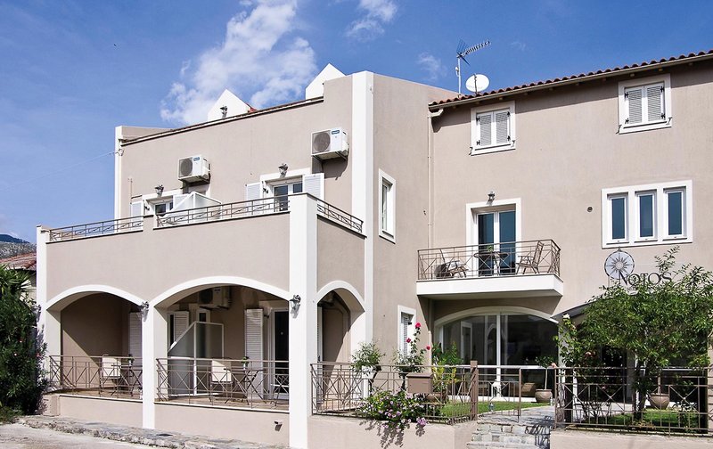 Notos Studios & Apartments 8