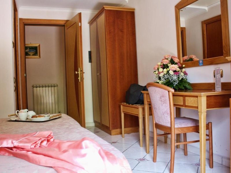 Hotel Savoia Sorrento 10