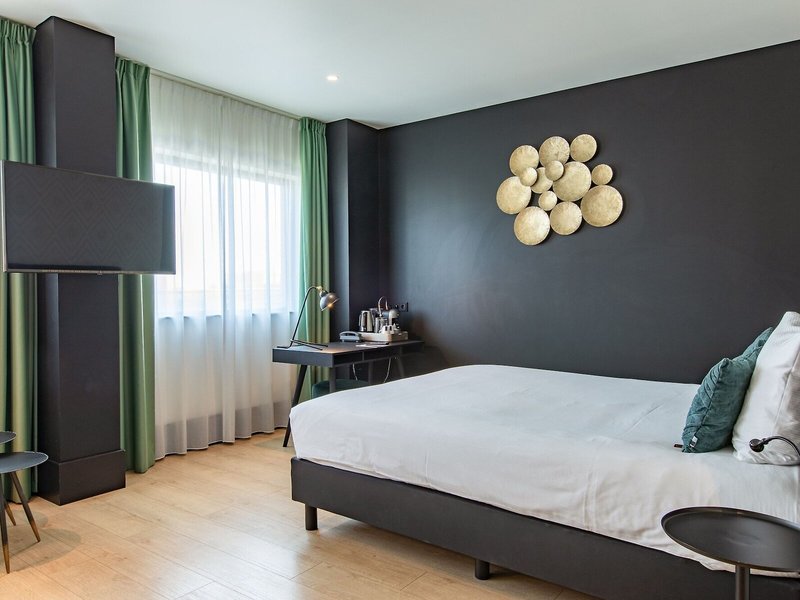 The James Hotel Rotterdam 33