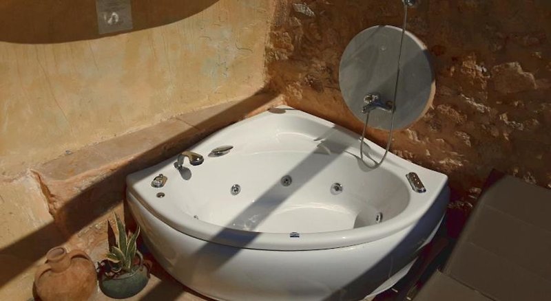 Hamam Oriental Suites 3 - Bathroom Example