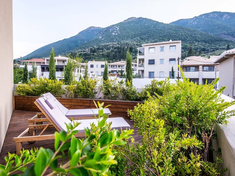 Crystal Waters Sapphire 1 - Exterior