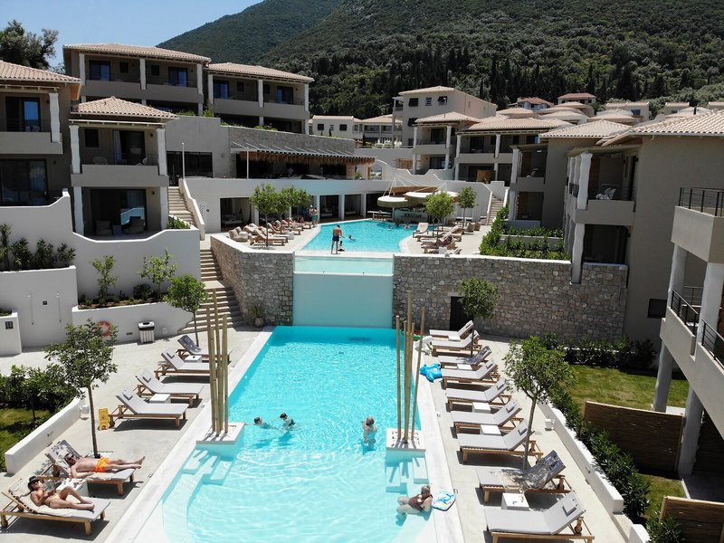 Crystal Waters Sapphire 2 - Exterior