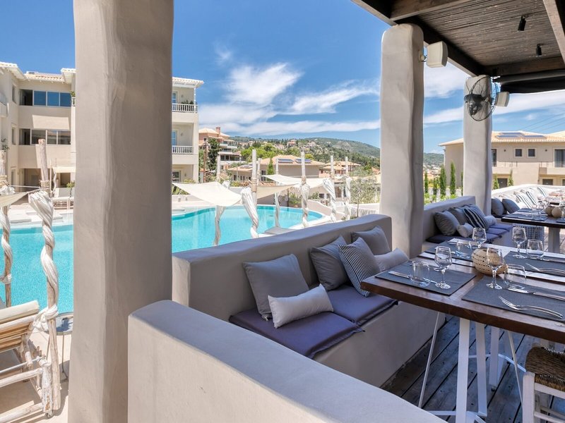 Crystal Waters Sapphire 9 - Outdoor Pool