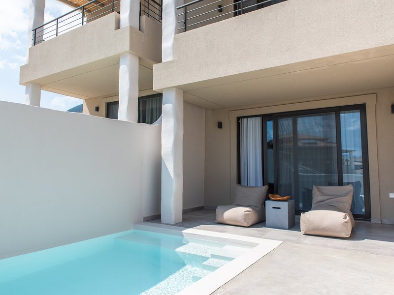 Crystal Waters Sapphire 17 - Outdoor Pool