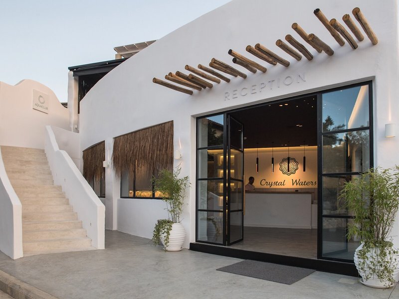 Crystal Waters Sapphire 24 - Exterior