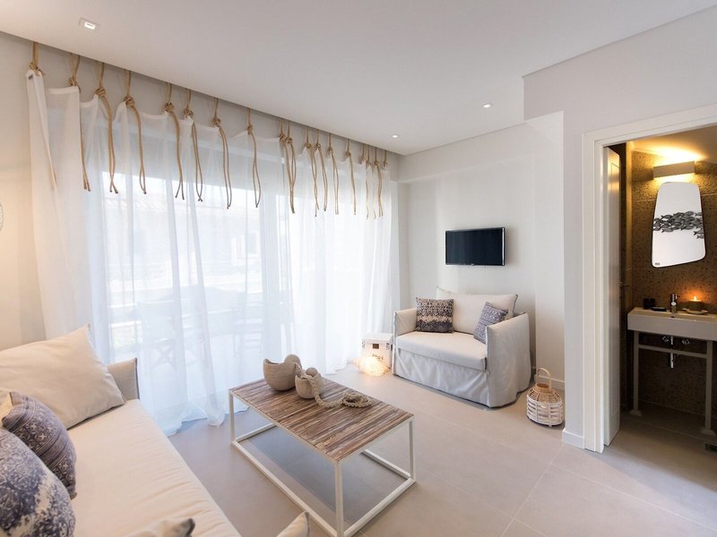 Crystal Waters Sapphire 39 - Room Example