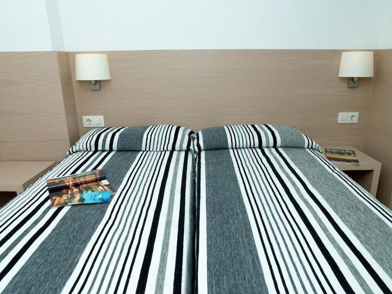 Almirall Apartaments 25