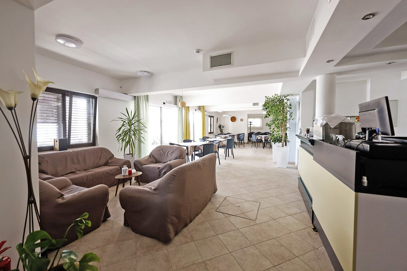 Hotel Lucija 13
