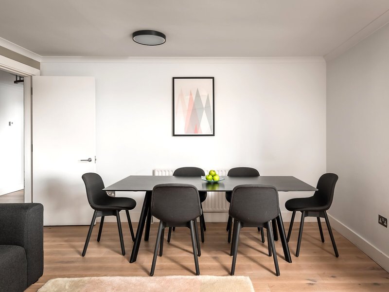 Monarch House Serviced Apartments 11