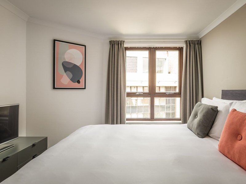 Monarch House Serviced Apartments 14