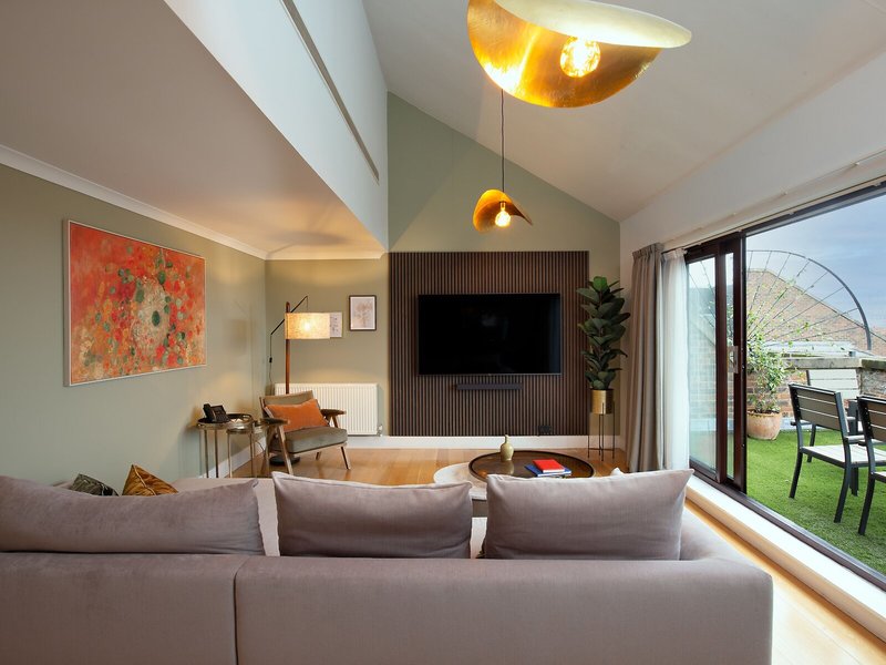 Monarch House Serviced Apartments 17