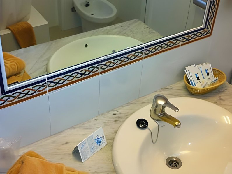 La Cumbre 4 - Bathroom Example