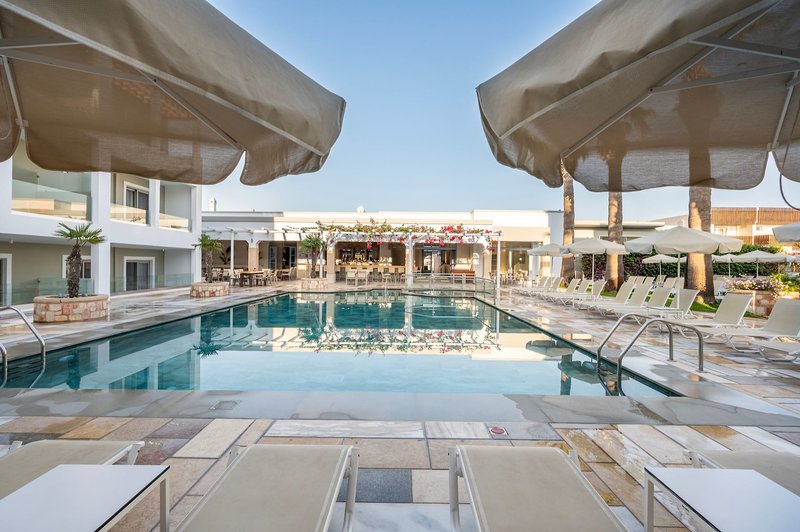 Mythos Suites Hotel & Apartments 4