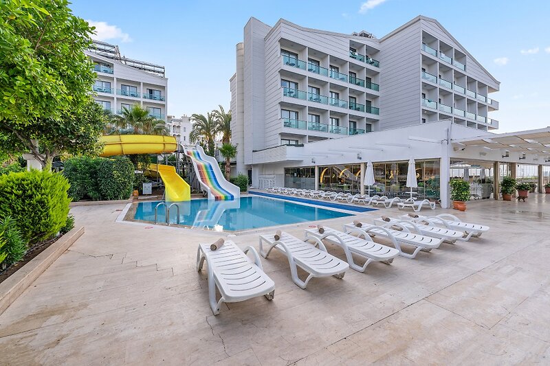 Falcon Hotel 1