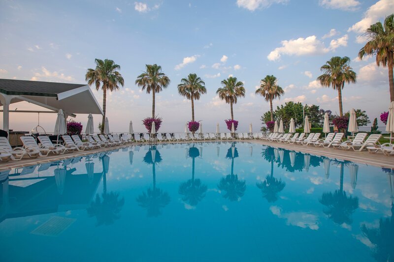 Falcon Hotel 2