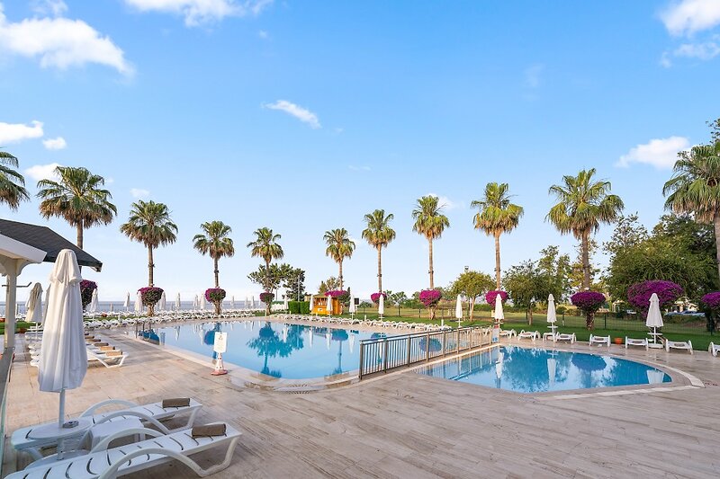 Falcon Hotel 3