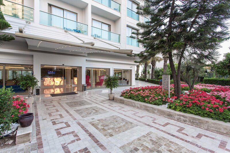 Falcon Hotel 6