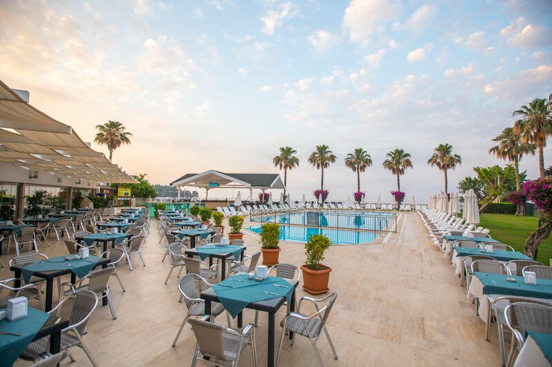 Falcon Hotel 8