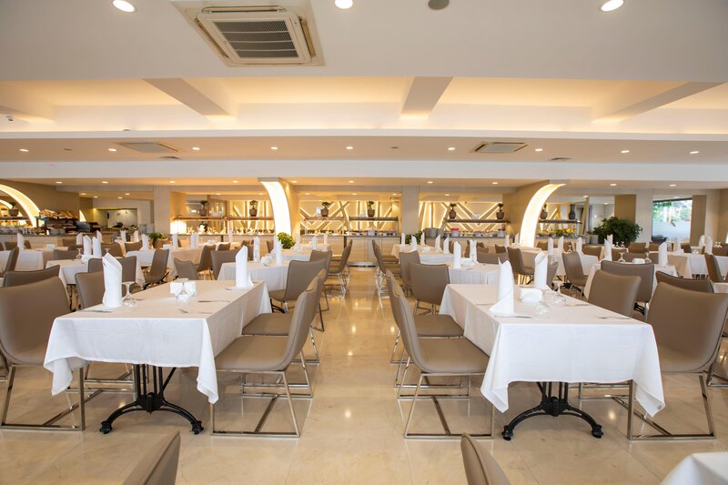 Falcon Hotel 11