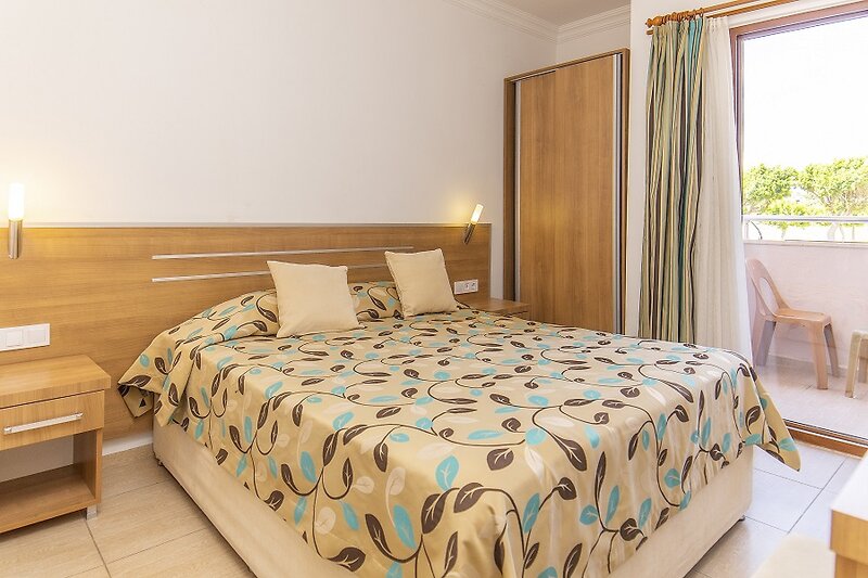 Selenium Hotel 6