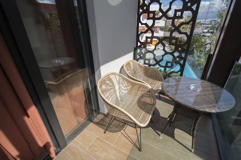 Alhambra Boutique Apartments 14
