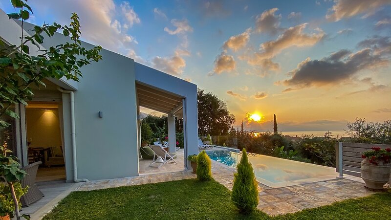 La Riviera Barbati Pool Residence 5 - Room Example