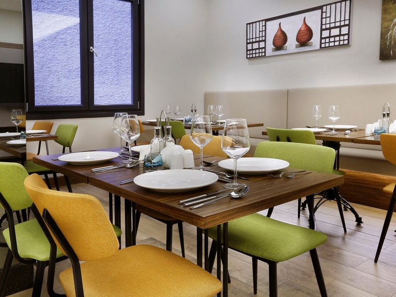 The White Orient Hotel 7
