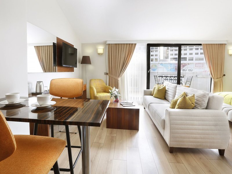 The White Orient Hotel 12