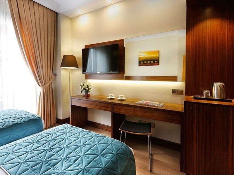 The White Orient Hotel 17