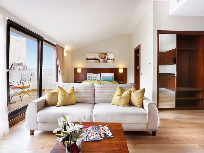 The White Orient Hotel 21