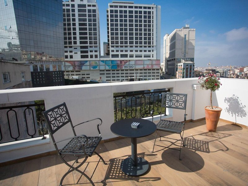 The White Orient Hotel 37