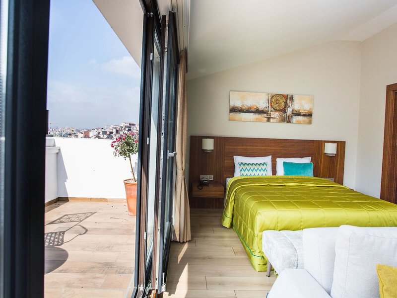 The White Orient Hotel 38